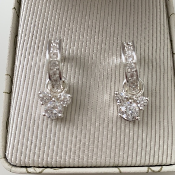 Disney Minnie Mouse earrings - Picture 2 of 3